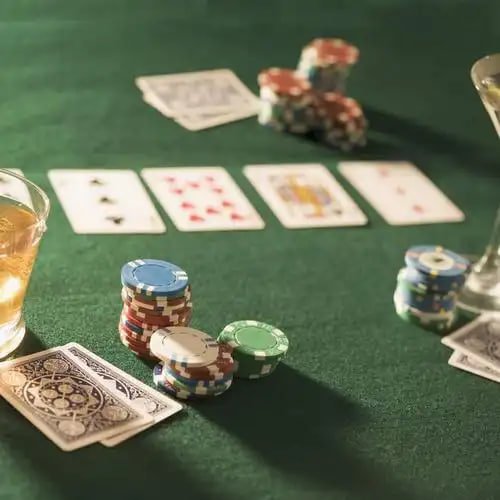Sảnh casino trực tuyến sb24 với bàn baccarat và roulette